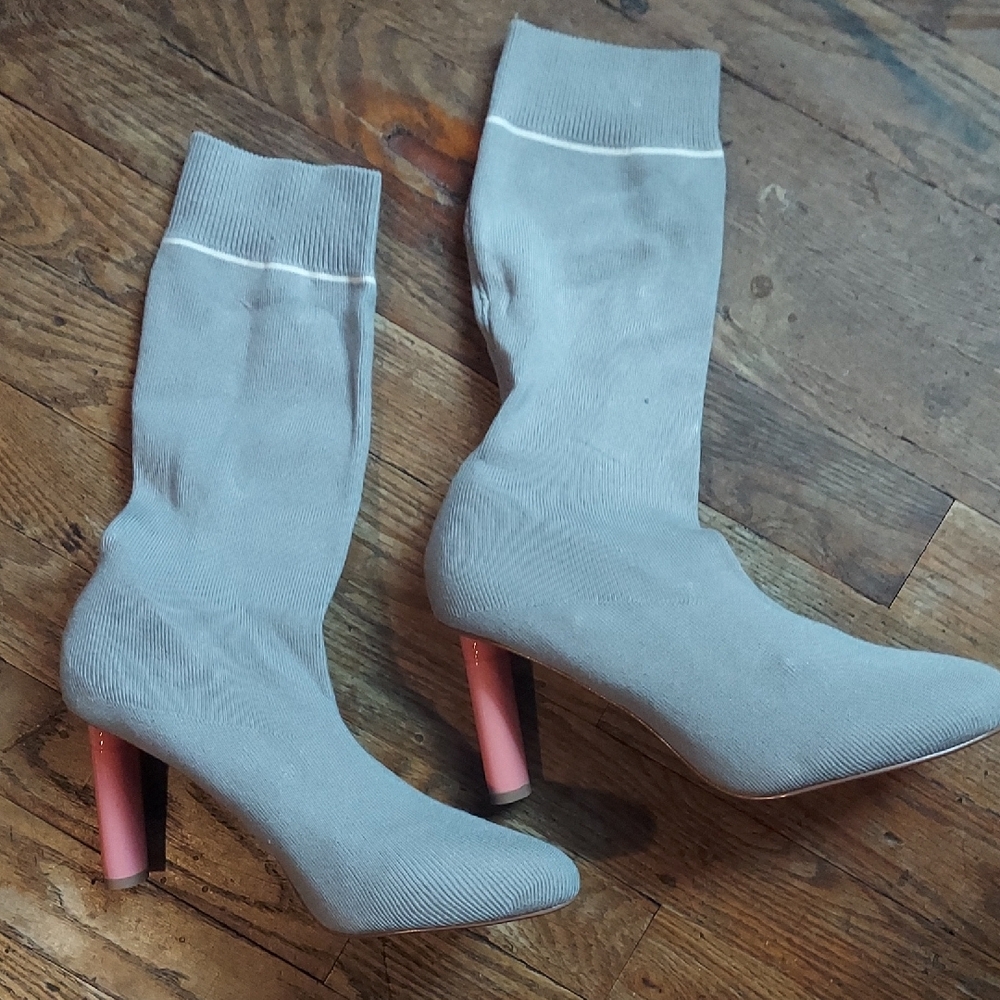 4 For $12 Cape Robbin Gray and Pink Heeled Boots Sleek Design - Picture 4 of 10
